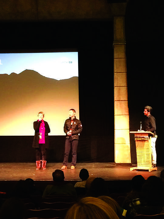 Director Jiu-liang Wang an-
swers questions after the film.